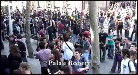 Brutalitat policial al Palau Robert contra els estudiants concentrats per protestar contra el desallotjament de la Central.