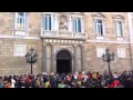 Plaça Sant Jaume plena de gent el passat 15 de juny per la tarda corejant 'Felip Puig dimissió!'<br/>
