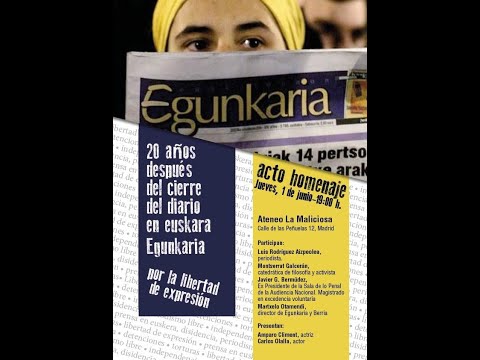 El grup d'activistes madrilenys que fa dues dècades es van organitzar per expressar solidaritat amb el tancament d''Egunkaria' ha organitzat una taula rodona amb el director, Martxelo Otamendi, i el jutge que va dictar l'absolució del cas, Javier Gómez Bermúdez.<br><div><br></div><div><div>'Per la llibertat d'expressió', diu un cartell gegant en lletres blanques sobre fons negre i al costat del logotip d'Egunkaria. El cartell cobreix la taula on ells ponents parlen, davant d'un auditori ple i que ha presenciat, amb silenci i emoció, un vídeo que recordava els esdeveniments del juny del 2003, quan el jutge Del Olmo va decidir clausurar l'únic diari escrit completament a euskara, en una causa plena d'irregularitats i tortures que va acabar en absolució.</div><div><br></div><div>Al barri d'Ambaixadors, al sud del centre madrileny, concretament a L'Ateneu La Maliciosa, hi ha estat Martxelo Otamendi, que va ser director del diari i va denunciar tortures durant la detenció, un cas que va concloure en condemna europea l'Estat espanyol. A la taula rodona convocada per recordar el que va passar fa dues dècades també hi han format part el periodista Luis Rodríguez Aizpeolea, el jutge Javier Gómez Bermúdez i els actors Amparo Climent i Carlos Olalla.</div></div><br/>