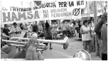 Manifestació en contra del desallotjament del CSOA Hamsa, en 26 d·agost del 2004.