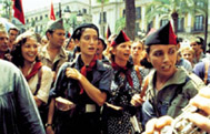 Durant la Guerra Civil Espanyola, les dones s·organitzen en milícies per lluitar, igual que els homes, contra les tropes nacionals. La pel·lícula narra les vivèncias d·un grup de dones llibertàries en diferents fronts de guerra. Una monja que descubreix la solidaritat fora de la fé, prostitutes, obreres, etc., unides per a combatre als rebels i fer entendre als seus companys els canvis ideològics i socials pels quals realment lluiten.