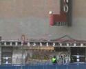 La policia precinta el passat divendres 16 de març el CSO Milano okupat fa una setmana. Després de diverses investigacions realitzades per advocats propers al grup d·activistes del CSO, es confirma cada cop més que el precinte que ha col·locat la policia en els accessos a l·edifici és il·legal. Els municipals mantenen el setge i per tant retenen en aquests moments, de forma il·legal, als activistes que resisteixen a l·interior.16/03/2007 12:50 - La policia ha tallat el flux elèctric i té bloquejada la porta d·accés principal i no deixa accedir a ningú.