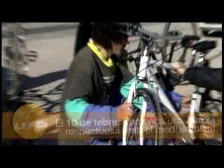 Aquest vídeo és del col·lectiu nòmada Temps de Re-voltes volem posar en marxa el decreixement. Per això us convidem a visitar la nova pàgina web on podreu conèixer la Marxa, participar-hi i pedalar per una altra manera de viure.El proper 10 de febrer, a les 11 del matí una bicicletada interurbana inaugurarà la Marxa que fins el 26 d·abril, recorrerà, de manera ininterrompuda, una trentena de  comarques catalanes. A cada aturada, volem compartir reflexions entorn el context actual de crisi energètica i  la perversa relació entre el sistema financer i la destrucció del planeta, així com debats sobre el decreixement, sobre organitzar les alternatives, i d·interconnectar-les unes amb les altres. Creiem que és hora de deixar de treballar per l·economia de creixement i dedicar-nos a practicar el decreixement.Vídeo de DV activisme