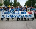 Vídeo fotogràfic musical. La manifestació vista des de dins. La nostra gent, les nostres pancartes, la nostra música, los nostres nusos, lo nostre color blau. Tot per a defensar un riu, lo nostre Ebre, lo vostre Ebre, l·Ebre de tots.Plataforma en Defensa de l·Ebre