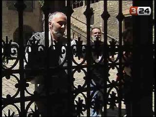 Diversos col·lectius catalans porten a terme campanyes a favor de l·apostasia. Reclamen una regulació que faciliti renunciar a la religió catòlica perquè no quedi constància de les dades personals als registres de l·Església. Un col·lectiu de Sants, per exemple, avui ha presentat de cop 379 sol·licituds al bisbat de Barcelona.