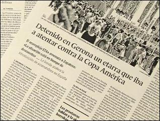 La tortura és una realitat vigent a l·estat espanyol i 30 anys de suposada democràcia no l·han fet desaparèixer. El motiu? L·existència d·un engranatge perfecte que l·empara format per jutges, fiscals, forenses, policies, polítics i la pròpia societat. Aquesta contundent denúncia és la que posa de manifest ·Silenci: aquí es tortura· el documental que la Coordinadora per la Prevenció de la Tortura va presentar juntament amb l·informe del 2006.El document assenyala, amb l·ajuda de testimonis i experts en la matèria des de la recentment desapareguda Eva Forest, fins al psiquiatra Jorge Barudy o el jutge Santiago Vidal-, tots i cadascun dels protagonistes de l·engranatge en qüestió. Alhora, posa de manifest la poca voluntat d·acabar amb la tortura per part de l·estat espanyol tot i tenir signats i ratificats dos protocols internacionals de drets humans que prohibeixen l·ús d·aquesta pràctica.Coincidint amb la presentació de l·informe de la Coordinadora per la Prevenció de la Tortura, la celebració del Dia Internacional contra aquesta pràctica el 26 de juny i l·entrada, fallida, en vigor del Protocol Facultatiu de la Convenció de Nacions Unides contra la Tortura el dia 22 del mateix mes, ·Silenci: aquí es tortura· va començar a caminar amb presentacions i passis a diferents indrets dels Països Catalans, Euskal Herria, Galiza i l·estat espanyol.L·objectiu de les tres reporteres catalanes és que ·Silenci: aquí es tortura· recorri el màxim d·espais possible, perquè fora dels moviments socials es prengui consciència que al 2007, a l·estat espanyol, encara es tortura. I a més, s·intenta silenciar. Aquest primer treball s·ha centrat en persones detingudes per qüestions polítiques o pertanyents als moviments socials i a les agressions que han sofert a comissaria. Però les autores del documental tenen la intenció de fer una segona part centrada en presos socials i presons, i una tercera dedicada als immigrants i els centres d·internament.Més info