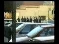 El 20 de desembre de 1996 era desallotjat el Kasal Popular del carrer Flora 6 de València. Des de la seua okupació l'any 1991, l'espai albergà nombroses activitats i esdevingué el centre social més actiu de la ciutat durant aquests convulsos anys, sempre en el punt de mira de l'extrema dreta. El dia que fou desallotjat, l'empresari ultra de la seguretat José Luís Roberto aparegué quasi al mateix moment que la policia junt als seus habituals goril·les, provocant els qui protestaven pel desallotjament i exhibint la seua relació amb alguns policies nacionals. L'empresa del líder d'extrema dreta, Levantina de Seguridad custodiaria el Kasal els dies posteriors al desallotjament. Roberto encara no era 'populista' ni amagava la seua cara més radical. 
<br/>
<br/>Extret del vídeo 'No queda tiempo! okupación en València' editat per Soroll.<br/>