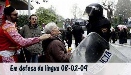 Activistes pro-gallec respongueren a una manifestació espanyolista de Galícia Bilingüe, que va ser escoltada en tot moment por un nombros efectiu policial. La forces policials carregaren contundentment contra qui alçà veus en favor de la llengua gallega. Després dels enfrontaments entre la policia i militants independentistes, varen ser detingudes 12 persones.