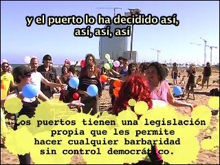 Aquest vídeo va ser gravat el 16 de maig de 2009 en una sardinada popular contra l'Hotel Vela.
<br/>
<br/>A l'octubre de 2009 està prevista la inauguració de l'hotel ...
<br/>Si res no ho impedeix abans.
<br/>
<br/>Difon aquest vídeo, cuélgalo. Apren-te la cançó, pínchala a les teves festes: convirtámosla en la cançó de l'estiu.
<br/>
<br/>Si vols col laborar o informar:
<br/>
<br/><a href='http://www.hotelvelabarcelona.com' target='_blank'>Hotel Vela Barcelona</a>
<br/>segueixen en Twitter: <a href='http://twitter.com/bombalhotelvela' target='_blank'>Hotel Vela Barcelona Twitter</a>
<br/><a href='mailto:info@hotelvelabarcelona.com' target='_blank'>info@hotelvelabarcelona.com</a>
<br/>
<br/>El setge al hotel no ha fet més que començar.
<br/>
<br/>---------------
<br/>
<br/>Barcelona, platja de la Barceloneta.
<br/>
<br/>L'Autoritat Portuària promou la construcció d'un hotel de luxe
<br/>terrenys públics.
<br/>
<br/>La Generalitat i l'Ajuntament donen llum verda al projecte.
<br/>
<br/>L'Hotel Vela, de 5 estrelles i 99 m d'alçada, es construeix a 20 m del mar.
<br/>
<br/>El construeixen les quatre grans empreses del sector immobiliari:
<br/>FCC d'Esther Koplowitz, OHL, COMSA i SACYR.
<br/>
<br/>Starwoods W, cadena internacional d'hotels de luxe, explota l'hotel.
<br/>
<br/>Els polítics, la màfia portuària i els oligarques de la ciutat estan molt orgullosos de l'hotel ... La gent no opina el mateix.<br/>