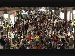 Manifestació per la Casa Invisible el passat 18 de setembre de 2009. Més de mil persones prenen els carrers per la continuïtat de La Casa Invisible.