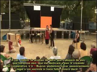 Representació col·lectiva de l·obra ·Crisi... Podem!·, teatre social dels oprimits i de les oprimides que utilitza diversos jocs i tècniques, com el teatre-fòrum, el teatre-imatge, etc.Per a més informació:- Teatraviesas- Podem.Cat- Decreixement