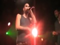 Versió de la cançó de Rage Against the Machine feta per At versaris & Asstrio en el seu concert a la sala Apolo 2.