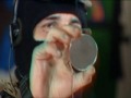 El subcomandant insurgent Marcos mostra qui està en realitat darrera del passamuntanyes, que ha caracteritzat a l·EZLN i al moviment Zapatista.