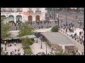 Més de 200.000 persones han sortit al calle en la manifestació més gran de les últimes dècades. Milers de ciutadan*s, obrer*s, estudiant*s, professor*s i funcionaris públics, han recorregut el centre d·Atenes avui 5/5/2010 durant la jornada de vaga general.