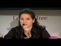 La falta d'estalvi i el deute financer són dos dels factors que han provocat la crisi econòmica del 2008. Aquest documental, gravat dos anys abans, denuncia els problemes del crèdit als EEUU i que han posat en escac a tot el món.<br/>