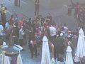 28 juny 2010. Un cop més la policia apareix a la tarda a molestar els veïns que juguen a les cartes a la plaça Tirso de Molina al Barri de Lavapiés a Madrid. Un cop més, i ja van tres, els veïns baixen a la plaça a mostrar el seu rebuig davant les constants identificacions racistes que es produeixen de forma constant en aquest barri.<br><br>Què puc fer si presencio una batuda policial?