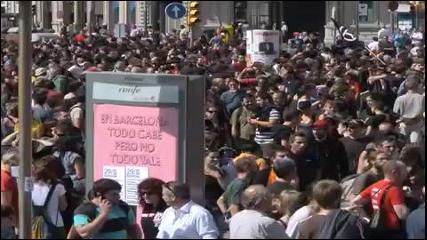 El piquet unitari topa amb una forta presència policial que li impedeix passar cap a la Rambla. Càrregues policials i enfrontaments amb els manifestants. Un cotxe de la guàrdia urbana crema.