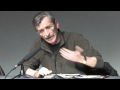 Conferencia del sociòleg Felipe López-Aranguren de l'Associació Pharos sobre la manipulació informativa en els mitjans de comunicació.
<br/>
<br/>Sociòleg. Membre de l'Associació Catalana per la Pau i col·laborador del Centre d'Investigació per la Pau. Professor en diverses universitats d'estiu, col.labora en revistes i diaris i imparteix conferències. Autor dels poemaris Escombros y laberintos  (1997), El viajero y su tierra (1999), La nave del olvido  (1998), La esfinge (2001). Figura en l'antologia en alemany, traduïda també a l'anglès, francès i rus, Hell Verwundete des Miltelmeers (2001).<br/>