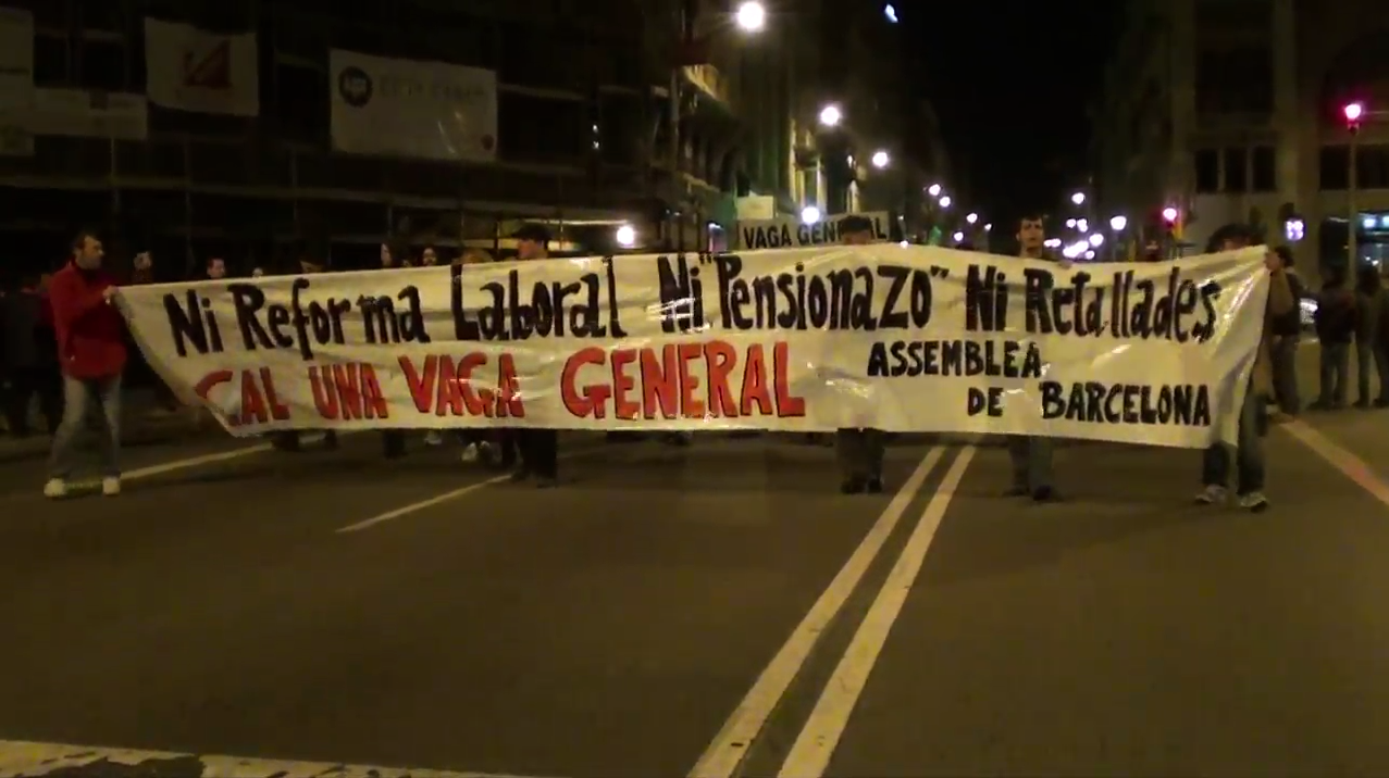 El passat Dissabte 13 de novembre l'Assemblea de Barcelona va tornar a sortir al carrer amb el lema 'Ni Reforma laboral, Ni pensionazo, ni retallades: CAL UNA SEGONA VAGA GENERAL'.<br/>