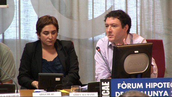 Perdre la vivenda, per no poder pagar la hipoteca, pot no saldar el deute i es pot quedar una part important pendent de pagar al banc o caixa. La plataforma Afectats per la Hipoteca i l'Observatori DESC lluiten per canviar aquesta situació, inèdita a l'entorn europeu i nord-americà.<br/>