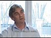 ·La doble cara de la moneda·Durada:  54  minuts.Direcció: Jerôme Polidor-Vincent Gaillard.Els diners s·han convertit en el valor més important de les nostres societats. Els individus, sempre estan a la seva recerca, com si es tractés d·una droga, amb pànic a que els falti. Molts estan disposats a fer el que sigui per aconseguir-lo i tant i fa els mitjans.Des de finals del segle passat, alguns ciutadans, en diferents llocs del món, han posat en marxa sistemes d·intercanvi complementaris. La moneda es converteix en una eina social, al servei de l·home. El Chiemgauer alemany, el Banc de temps anglès i els Sistemes d·Intercanvis Locals francesos, són exemples concrets que la moneda pot arribar a ser un tema de debat en la societat occidental.
