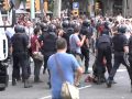 Imatges de la brutalitat policial en el desallotjament de l'#AcampadaBCN<br/>