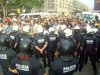 Imatges del desallotjament a Plaça Catalunya el matí del 27 de Maig de 2011.Impactants imatges de l·abús policial davant la protesta pacífica dels indignats.Només venien a ·netejar·.