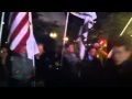 Brutalitat policial a #OccupyBoston . La policia carrega directament contra els Veterans Per La Pau.