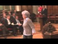 Maruja Ruíz Martos, veïna lluitadora de Nou Barris del Casal d·avis de la Prosperitat, rebutja la medalla d·or de la ciutat i li diu a la cara de l·alcalde de Xavier Trias:·No lo puedo aceptar de un gobierno que nos está recortando por lo que hemos luchado y lucharemos·.