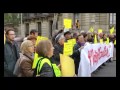 #IAIOFLAUTES OCUPEN LA SEU DE LA PATRONAL DE LA SANITAT PRIVADA el dijous 22 de desembre#boimafiós li diuen retallades i no ho són. És privatització+ info iaioflautas.orgEntre les @iaioflautas hi ha persones que hem deixat moltes hores, molts sacrificis i lluites -algunes fins i tot vam patir presó- per conquerir drets. Fruit d·aquells esforços disposàvem d·un Sistema Públic de Salut que garantia una assistència universal, no gravada en el moment de l·ús, integral, equitativa i de qualitat.Avui, el Sistema Públic de Salut és sistemàticament atacat, desmantellat, venut i mercantilitzat pels actuals governs, còmplices de l·oligarquia financera. El del PP a Espanya, segons el discurs d·investidura... i, en primer pla, pel govern de la Generalitat de Catalunya encapçalat per l·Artur Mas i executat pels consellers d·economia Mas Cullell i de forma protagonista pel de Salut, Boi Ruiz.Se sap que David Madí, cap de campanya de Mas a les autonòmiques, va ser contractat per la mateixa empresa (Deloitte) que la Generalitat va contractar per auditar els comptes i justificar així la seva política de destrucció dels serveis públics. Alguna cosa fa pudor a podrit a Polònia!Aprofiten la crisi i posen l·excusa del deute públic.Segresten la soberania popular i ens menteixen dient que no hi ha alternativa. Per eixa gent la salut és un gran negoci, tot és negoci.Sales i llits hospitalaris tancats, serveis suprimits, llistes d·espera incrementant-se, treballadores acomiadades o subjectes a EROs, disminucions salarials, manca de renovacions i substitucions, malats desatesos fins a conseqüències gravíssimes inclosa la mort. Ara, a més, anuncien que instauren una taxa per recepta.Volem saludar la lluita de les companyes de Bellvitge, que porten 55 dies en defensa del #CAPMarina. Són un exemple a seguir.Totes aquestes retallades són enormes, sostingudes i creixents, ja malauradament quotidianes, cada cop més agressives, argumentades des d·una falaç ·legitimació· electoral que no s·aguanta ni quantitativament (18 % dels votants) ni qualitativa (no hi firguraven als programes electorals).En resposta a tot això, les @iaioflautas ocupem la seu de la Unió Catalana d·Hospitals a C/ Bruc 72 a Barcelona, la patronal dels hospitals privats de Catalunya. En Boi Ruiz, el Conseller de Salut de la Generalitat en va ser el president i actualment continua treballant pels mateixos interessos des del govern en comptes de pel conjunt de la ciutadania. Per això cridem #Boimafiós i #Boidimissió !@IAIOFLAUTAS