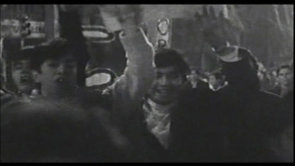De Màrtirs i Botxins - (1ª Entrega) - (Versió Completa)<br/>SINOPSI:<br/>Any 1970: Un grup d'homes marxant.<br/>Un jove mira càmera alçant el puny, l'acompanyen altres elevant una pancarta signada 'VOP'. Emprenem un viatge cap als esdeveniments del passat, reconstruint la història de la repressió a Xile i revisant l'aventura d'un grup de joves revolucionaris que, inserits en el procés dels 70, serà reprimit pel mateix govern de la Unitat Popular. El documental ens retroba amb una visió de la realitat que encara sepultada pels victoriosos de la història, està sempre present, fent ressò d'aquest puny que increpa la càmera, i a tots nosaltres.<br/>