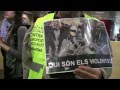 26/04/2012 Barcelona
<br/>
<br/>@IAIOFLAUTAS PER UNA REBEL·LIÓ CIUTADANA EL #12M15M , EN DEFENSA DELS DRETS I LLIBERTATS CIVILS I PER LA LLIBERTAT DELS VAGUISTES EMPRESONATS SENSE JUDICI
<br/>
<br/>Els Pressupostos i darreres mesures presentades pel govern aprofundeixen en la línia de destruir la sanitat i educació públiques i universals, ens aboquen a la depressió econòmica i fan que el futur sembli incert i gris. Però tenim una bona notícia: el futur no està escrit. Està en les nostres mans que sigui diferent.
<br/>
<br/>Les @iaioflautas creiem que és imprescindible una rebel·lió ciutadana contra els plans de l'oligarquia financera i els seus polítics còmplices, que volen garantir els seus beneficis sacrificant les nostres vides. El 12 de Maig, celebrant el primer aniversari de l'emergència del gran moviment ciutadà del 15M, tenim l'oportunitat: farem una massiva i pacífica mobilització europea i mundial.
<br/>
<br/>I direm que tenim alternatives, un pla de rescat ciutadà amb 5 exigències per garantir el dret a l'existència per al 99%:
<br/>
<br/>1. Ni un euro més per rescatar els bancs.
<br/>
<br/>2. Educació, sanitat pública i de qualitat. 
<br/>
<br/>3. No a la precarietat. Retirada de la reforma laboral i la jubilació als 67.
<br/>
<br/>4. Dret a l'habitatge digne
<br/>
<br/>5. Renda Bàsica universal
<br/>
<br/>Avui, 26 d'abril, ocupem la seu del Departament d'Interior i no marxarem fins que no ens rebi el màxim responsable. Estem #enelinteriordeInterior per denunciar:
<br/>
<br/>- els plans de reforma del codi penal per estendre la legislació antiterrorista anunciats pel Ministre de l'Interior i les declaracions del conseller Felip Puig promovent la restricció del dret de reunió, l'enduriment del codi penal, el foment de la delació ciutadana, així com l'empresonament i detenció preventiva.
<br/>
<br/>- la pràctica policial repressiva contra els vaguistes del 29M arreu de l'Estat, on diverses participants en piquets han estat detingudes. I, molt en particular, l'actuació del Departament d'Interior de la Generalitat i el cos de Mossos d'Esquadra que han practicat detencions arbitràries, identificacions massives en concentracions pacífiques, han detingut sindicalistes, promocionen la delació ciutadana mitjançant una web i demanen llistes de participants a les assemblees de les facultats universitàries.
<br/>
<br/>- l'injust i increïble empresonament sense judici de l' Isma, en Dani i en Javi, per participar a un piquet estudiantil a Diagonal la matinada de la Vaga General del 29M, i el més recentde la sindicalista Laura, per fer una performance.
<br/>
<br/>Només hi ha una explicació a tant despropòsit. Els poderosos estan inquiets i volen atemorir-nos per a què no ens expressem pacíficament als carrers, però els demostrem que no tenim por i tornarem a conquerir el nostre dret a estar al carrer.
<br/>
<br/>Que no estem disposades a perdre els drets d'expressió, manifestació, reunió i vaga, que tant vam lluitar en la nostra joventut per conquerir.
<br/>Que volem la llibertat dels nois empresonats!
<br/>Que el 12M tornarem al carrer #sensepor!
<br/>#EnElInteriordeInterior<br/>