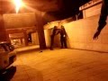 [Vídeo: No editat - S·escolta molt baix, però té so]Abans de començar la gravació uns joves es trobaven prenent unes cerveses al carrer, l·agredit acabava d·arribar de treballar, el primer que va fer l·agent al interpel va ser creuar la cara d·un mastegot i posar-lo contra la paret, el vídeo parla per si mateix, després els agents de ·ordre· van marxar excusant el seu comportament en que portaven ·moltes hores de servei·, afortunadament un amic de l·agredit va poder filmar el que va passar sense ser descobert i fer públic així una de les xacres de la nostra ciutat, agreujada darrerament amb l·arribada de guàrdies civils novells que ja s·han popularitzat per la seva falta de preparació i excés de zel, sumant-se als problemes causats per les mateixes actituds de BESCAM i Policia Local (aquesta última instigada pels responsables polítics de l·anterior equip de govern del PSOE) el maltractament policial a joves i/o migrants i la impunitat amb la que s·oculta o criminalitza als seus mates és una constant a la nostra ciutat.