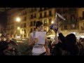 Vídeo-reportatge del desallotjament de la quarta Rimaia el dimecres 9 de maig de 2012, i de la posterior manifestació pels carrers del barri de Sant Antoni.·El matí del dimecres 9 de maig de 2012 els Mossos d·Esquadra van entrar per la força a la Universitat Lliure La Rimaia, situada al carrer Ronda de Sant Pau 12. El desallotjament, sense previ avís ni ordre judicial i basant-se en un cas arxivat ja fa més de dos anys, ha transcorregué sense incidents remarcables des de les 6:30 del matí. Identificaren una cinquantena de persones i les retingueren durant tres hores. A l·immoble van robar diners, objectes personals i dics durs i targetes de memòria.El mateix dia a les 20:00 es va fer una manifestació convocada per les xarxes socials que comença als Tres Tombs i, recorrent festivament les ·antigues· Rimaies, acabà davant de l·immoble desallotjat el matí on es va llegir un manifest.·Més info: http://www.portalsantantoni.net | Creative Commons