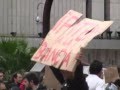 Video de la Caixarolada, acció de protesta davant la seu de la caixa a la Diagonal a les 9:00 del matí del dimecres 16 de maig de 2012.