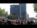 15 de maig de 2012, Barcelona. Els barris de la ciutat, amb motiu del dia d·accions convocat pel 15M, decideixen anar a l·encontre dels culpables de la crisi. Les torres de la seu central de La Caixa a Diagonal, rebatejades com a Mordor, són l·escenari perfecte per a un judici popular. Unes 500 persones arriben des de la seu del PP tallant part de Diagonal. Allà s·hi havia celebrat un dinar popular convocat pel moviment estudiantil. A partir de les 18:00h augmenta el nombre de participants a la concentració i s·inicia el judici, que compta amb la presència de persones vinculades a la PAH, a l·Auditoria del Deute, a Banca Armada, a EstafaBanca,...A les 20:00h es celebra una assemblea que finalment decideix quedar-se i convocar una cassolada permanent a partir de l·endemà a les 08:00h.