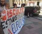Ahir (03/06/2012) al matí, després d·una cassolada a la plaça de Lavapiés, s·ha fet pública l·alliberament de quatre de les prop de vuitanta habitatges que Bankia mantenia buides i tapiades a Sebastián Elcano 36 de Madrid. Bankia, la major immobiliària del país i responsable de més d·un 70% dels desnonaments executats a Madrid, assetja des de fa mesos als inquilins de renda antiga que queden a l·edifici amb l·objectiu de deixar-lo buit. Com a mostra de la seva voluntat merament especulativa, després de l·alliberament dels primers habitatges del gener, Bankia va procedir a tapiar els immobles restants per assegurar que cap més pogués ser okupat. Així ahir al matí, en un context d·indignació ciutadana davant la injecció de 24.000 milions d·euros de fons públics en l·entitat, un grup de veïns recolzat per diferents assemblees i col·lectius implicats en la lluita pel dret a l·habitatge, ha anunciat el destapiat de quatre d·aquests immobles per donar-los de nou l·ús que mai van haver de perdre.