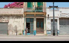 La història d·un barri històric de València. Arquitectònic i cultural únic, aquest poble de pescadors, un cop florent ha estat durant molt temps sota l·amenaça dels planificadors urbans que Espanya intenta modernitzar la seva línia de costa. Amb un nou govern és el poder, el temps s·acaba per al Cabanyal.Dirigida per Tristán Martín Produït per Faye Planer Narrat per Nigel Planer Música original per Joseph Munday