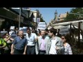 Després de la roda de premsa on es va llegir el comunicat en pro de la llibertat de Rubén i Andreu, un grup d·activistes van anar a fer un ·escrache· al regidor.