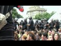 El 15 M denuncia un any desprès de la violenta càrrega dels Mossos el 27 M 2011, la retallada de drets socials que viuen Catalunya i España on cada cop els governs actuen més segons els costums antidemocràtics dels estats autoritaris.