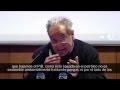 Sostenibilitat i us dels recurssos.La nostre civilització es base en la idea de que hi ha molta energia disponible, que hi ha un excedent energètic. És fals, no és veritat que hi hagi un excedent energètic. La quantitat disponible d·energia és finita. Cada dia cremem entre 85 i 87 milions de barrils de petroli. Aquesta energia que hem dissipat, que hem gastat, no es pot tornar a fer servir, s·ha perdut. Haurem per exemple, mogut cotxes, però no la podem reciclar. Si ens referim als materials, sí que els podem reciclar però tan sols en una part. L·economia doncs, es basa en el malbaratament dels recursos que els economistes qualifiquen d·exhauribles. Quan no són exhauribles però, com la pesca, passa el mateix.Fins i tot una economia sense creixement o en decreixement com la nostre per causa de la crisi, com està basada en el petroli no és sostenible ambientalment parlant: encara que gastis menys petroli ens cremes més que no pas en disposes des del punt de vista de la sostenibilitat.Hi ha un concepte clarificador: el capital manufacturat no pot substituir la degradació dels productes i serveis de la natura. Per exemple: si hi ha menys peixos, podem pescar més augmentant els cavalls de força de tota la flota pesquera? En un primer moment sí, però a la llarga no que és el que està passant ara: estan desapareixent moltes espècies. La Xina està fent mineria i treien petroli de tot arreu: comença a ser un perill i provocant mobilitzacions en contra, recentment a Llatinoamèrica.