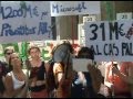 Després de la presentació d'instàncies comunicant l'aturada de projectes i programes, de la difusió i enviament de cartes i vídeos dels afectats pels impagaments als països empobrits, al Govern, i de la tancada a l'ACCD el passat 28 de juny, les ONG tornen a sortir al carrer.
<br/>Els i les representants de les ONG es van reunir la setmana passada amb el Secretari d'Exteriors, Senén Florensa i amb la presidenta del Parlament, Núria de Gispert, però el Govern no ha donat solucions concretes i l'únic argument que els dóna, és que no hi ha diners. Demà assistiran al Consell de Cooperació per demanar més esforços, coordinació i coherència a l'equip de govern i solucions immediates per evitar el desmantellament del sector, i de la política pública de cooperació. Demanaran també el suport de la resta de membres del Consell en forma de declaració conjunta de petició d'un calendari de pagaments, i de la signatura d'un Pacte nacional, abans que acabi l'any. Cas contrari les ONG entenen que el propi Consell perd legitimitat si no garanteix l'existència de la política pública que li dóna sentit. 
<br/>Les ONG insisteixen que utilitzar com únic argument que no hi ha diners, oculta una voluntat clara de desmantellar la política pública de cooperació, pau i drets humans, i d'ofegar el sector de les ONG (el pressupost per a les ONGD s'ha retallat en un 93%) en dos anys. Les ONG recorden que un dia abans de la tancada a l'ACCD es publicava que el Govern s'endeutaria per 1.200 milions d'euros més, (130 vegades la partida impagada i assignada a l'ACCD per al 2012), per nacionalitzar deutes d'Aigües Ter Llobregat abans de privatitzar-la, i per pagar deutes a bancs i constructores. Les ONG consideren que es podrien derivar per pagaments als països empobrits partides de despeses socialment poc necessàries, com la prevista per contractar llicències Microsoft enlloc de software lliure durant 2012 (23M), o la partida assignada al Circuit de Catalunya (35M); també es podria accelerar el cobrament de diners defraudats ('Cas Palau de la Música' 31M) o recuperar l'impost de successions.<br/>
