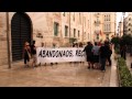 El nom del representant de la plataforma és Luis Suller. Disculpeu l·errata. // Sota el lema ·Abandonaos, recortaos y quemaos· milers de persones s·han manifestat a la protesta convocada a València per la Plataforma d·Afectats pels Incendis, demanant responsabilitats pels incendis Cortes de Pallars (Vall d·Aiora) i Andilla (Serrans).Un vídeo de MelDeRomerAV