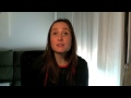 Els que diuen que la justícia és lenta s·equivoquen. A la revista cafèambllet estem comprovant que quan vol, la justícia és realment ràpida.El proper 28 de febrer haurem de retirar de Youtube i destruir el nostre vídeo ·El major robatori de la història de Catalunya·.L·octubre de 2012 la revista que edito, el cafèambllet, va ser condemnada a pagar 10.000  per haver penjat aquest vídeo a Youtube.Un assessor d·Artur Mas, de nom Josep Maria Via, ens va denunciar i la màquina de la justícia es va posar a treballar.El senyor Via diu que hem ·atemptat contra el seu honor· però creiem que el que més el molesta al senyor via és que amb el nostre vídeo deixem en evidència els escàndols en sanitat que protagonitzen diverses persones del seu entorn. Quan vam ser condemnats, rebem el suport de milers de periodistes, ciutadans i organitzacions. L·oficina parisenca de Reporters Sense Fronteres, per exemple, va emetre un comunicat advertint que la condemna era una ·moradaza· i una ·clara limitació de la llibertat de premsa totalment inacceptable·.Des del cafèambllet presentem un recurs i encara esperem la resposta. Però el senyor que ens ha denunciat demana que retirem el vídeo encara que la sentència no sigui ferma ... i la jutgessa accedeix. El dia dos haurem que ·retirar i destruir· (paraules textuals) nostre vídeoHo hem intentat tot, però el dia 28 el vídeo desapareixerà.Al vídeo explicàvem bàsicament dues coses:L·enorme opacitat en el sistema sanitari català.I com aquesta opacitat permet enriquir a unes quantes persones.Per il·lustrar aquesta opacitat, expliquem el cas dels hospitals de Blanes i Calella, on un grup de gestors i càrrecs polítics van fer ·desaparèixer· segons la Sindicatura de Comptes, 2,4 milions d·euros públics. La Sindicatura ens explica que els euros es van usar, entre altres coses, per pagar restaurants, viatges i comissions d que mai van poder ser acreditades.Un dels participants en aquesta trama descoberta per la Sinciatura és el diputat de CiU Xavier Crespo, molt conegut actualment per la seva presumpta relació amb la màfia russa.Al vídeo també surten altres 3 persones:Ramon Bagó, Josep Prat i Carles Manté.1. - A Ramon Bagó el vam batejar com ·l·home que es contracta a si mateix amb diners públics·. Bagó dirigia el consorci públic Consorci Sanitari de Catalunya. Des d·aquest lloc adjudicava enormes quantitats de diners públics a les seves pròpies empreses privades. Segons l·interventor de l·ajuntament, només a Badalona, &#8203;&#8203;Bagó va rebre prop de 12 milions d·euros de manera irregular. L·Oficina Antifrau ha dit que veu ·delicte· i la Fiscalia investiga els negocis de Bagó.2. - Al vídeo també parlàvem de Josep Prat, un senyor que cobrava (en secret) 300.000  del ajuntament de Reus, no ho feia constant en la seva declaració de béns patrimonials i va deixar un forat de prop de 400 milions a les arques públiques , segons va descobrir la CUP de Reus.3. - Al vídeo també sortia el senyor Carles Manté perque ell era el president dels hospitals de Blanes i Calella, on, recordem, van desaparèixer 2,4 milions d·euros.Actualment aquests dos senyors-Josep Prat i Carles Manté-estan imputats per presumpta estafa, apropiació indeguda i malversació de fons públics.Resulta que Prat va contractar Manté per fer uns ·informes· que van costar als ciutadans 800.000 . Doncs bé, ni l·ajuntament de Reus, ni els auditors ni la Fiscalia ha estat capaç a dia d·avui de trobar aquests informes. Presumpta estafa, apropiació indeguda i malversació.Prat i Manté havien de comparèixer el 22 de novembre passat però la cita es va ajornar perquè l·advocat de Manté al·legà que tenia una compromís el mateix dia. D·aquesta manera van aconseguir endarrerir la compareixença fins el 19 de febrer. Doncs bé, el 19 de febrer qui va aconseguir un altre ajornament va ser l·advocat de Prat gràcies a una estratagema legal. A dia d·avui no hi ha data perquè Prat i Manté expliquin on són els 800.000 que presumptament han desaparegut de la sanitat pública.Imaginem que això continuarà així fins que prescrigui la ·desaparició· d·aquests 800.000  del poble. Per fer-ho tenen l·assessorament de caríssims ben connectats advocats. L·advocat de Prat, per exemple, és Xavier Melero, el mateix que actualment defensa Jordi Pujol Ferrusola.Aquesta és la justícia que tenim. La que al mateix temps que jutja i condemna als que lluiten contra la corrupció, deixa passar mesos i anys quan es tracta dels que es fan rics amb els diners del poble.La nostra revista ha estat jutjada i condemnada. Encara que la sentència no és ferma, ara la jutge accepta la retirada i destrucció del vídeo com ·mesura cautelar·, diu.Encara que en el vídeo no hi ha ni una sola dada fals, ni una sola dada erroni, l·honor de l·assessor d·Artur Mas ens obliga a destruir i retirar de Youtube.Mentrestant, les persones que surten en aquest vídeo encara no han respost pels escàndols milionaris que destapem. Bagó encara té a la butxaca els 12 milions d·euros obtingut de manera irregular a la sanitat pública.Prat i Manté encara no han ni començat a explicar on estan els 800.000  desapareguts en la sanitat pública.Xavier Crespo s·asseu al Parlament sense explicar on han anat a parar els 2,4 milions d·euros desapareguts dels hospitals de Blanes i Calella. El mateix Xavier Crespo que hem vist fotografiat dins d·un helicòpter privat fent un volt per Rússia. El mateix Xavier Crespo que diu que ·no recurda· haver rebut regals dels presumptes mafiosos russos.Davant de tot això, però, les mesures cautelars es posen en marxa per retirar un vídeo de Youtube on s·explica-sense cap tipus d·informació errònia, sense cap dada que no sigui veritat-els escàndols en la sanitat pública protagonitzats per aquesta gent.No hi ha mesures cautelars ni per Crespo, ni per Prat, ni per Manté ... no hi ha mesures cautelars per Felip Puig, que encara que és un mentider que menteix al Parlament dues vegades seguides sobre les bales de goma, segueix seient amb cadira de conseller . En canvi si hi ha mesures cautelars per als que destapen com alguns es fan rics gràcies a la nostra sanitat.El dia 28 de febrer a les 12 de la nit el vídeo que va destapar els escàndols de Prat, de Manté, de Bagó i de Crespo ja no es podrà veure al nostre país. Ens veiem obligats a retirar-lo. Demanem disculpes als nostres lectors. No podem fer res per evitar-ho.Moltes gràcies,.