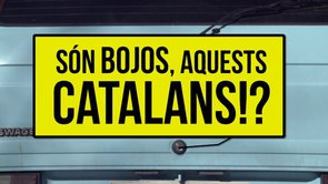 ESTRENA: DIVENDRES 26 D·ABRIL A LES 19HCENTRE CULTURAL LA VIOLETA. CARRER MASPONS, 6-8, GRÀCIA-BARCELONAEl català és una llengua parlada per uns 10 milions de persones. Això la fa la novena llengua més parlada de la Unió Europea i dins de les 100 llengües més parlades que hi ha al món. És una llengua mitjana, equiparable en nombre de parlants a llengües com el txec, el suec, el búlgar, i té més parlants que el danès, l·estonià, etc. Tot i aquests fets objectius, què passa amb el català que no passa amb aquestes altres llengües? Per què el català no es troba en una situació similar a les altres llengües comparables en nombre de parlants en països democràtics? Per què el seu ús no està normalitzat? Per què es donen com a normals comportaments que no ho són? Per què sovint s·abandona la llengua? Com són els usos reals del català? Quines dificultats hi trobem?Un documental de David VallsRealitzat per Zeba ProduccionsAmb el suport de Plataforma per la Llengua i Tallers per la LlenguaAmb la col·laboració del Grup d·Estudi de Llengües Amenaçades (GELA) i elCentre Universitari de Sociolingüística i Comunicació de la Universitat de Barcelona (CUSC)Durada: 70 minutsIdioma: catalàAquest documental ha estat finançat través d·una campanya de micromecenatge. Més informació a: verkami.com/projects/2133-son-bojos-aquests-catalans