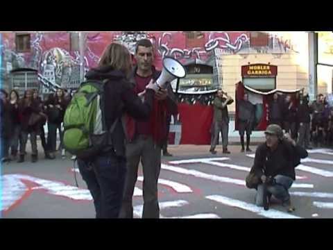 Manifestació contra tortura, la violència institucional i la impunitat el 4-5-2013 a Barcelona.Manifestació convocada per la Coordinadora per la Prevenció de la Tortura amb motiu del judici per les tortures a arrel del motí de la presó de Quatre Camins, el 2004.