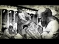 Aquest documental realitzat per un equip d·estudiants de Comunicació audiovisual i que està sent tot un fenòmen mundial, parteix d·un procés informal per part dels seus autors que es va iniciar en l·apropoament de la diversitat d·experiències educatives i de persones que reflexionaven sobre les diferents formes d·entendre l·educació.Des de l·any 2009 es van fer més de 90 entrevistes a educadors, professionals, pares i mares de família i referents d·experiències educatives diferents. Es van visitar més de 45 experiències educatives no convencionals,  en alguns casos adscrites a metodologies formalment instituïdes i en altres casos en procés de creació i desenvolupament de noves pràctiques.La pel·licula és un resum de les impressions portades a terme durant la recerca. En tot el recorregut els autors consideren que van trobar certes idees comuns a moltes experiències no convencionals, que poden o no estar presents, però que són elements importants per repensar un nou paradigma educativa.+ info: http://www.educacionprohibida.com