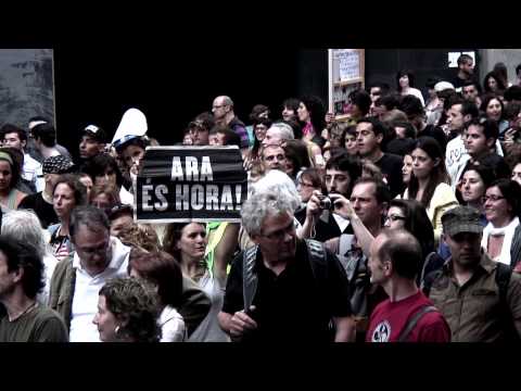 Música: Sura - Hecq i El Cant - Exèrcit d·Alliberament Musical 1 de juny -- No paguem el seu deute. Que es foti la Troika!No devem no paguem! Que es foti la Troika! Juntes podem!La Troika i els governs neoliberals estan utilitzant l·arma del deute per desposseir els pobles dels bens comuns (terra, aigua, llavors) els serveis públics i socials i enriquir les elits mundials.Les polítiques de rescat de la banca i d·austeritat no serveixen per millorar l·economia i encara menys per garantir una vida digna als pobles del món. Tot el contrari estan encaminades a incrementar el deute públic per poder privatitzar, retallar i manllevar els recursos globals.L·espiral de deute, austeritat i nou increment de deute va devastar les economies del pobles del sud global als anys 80 i 90 i ara ja amenaça a tot el planeta.No permetrem que el· 1% ens continuï espoliant. Les organitzacions i col·lectius sotasignats ens mobilitzarem el dia 1 de juny.Col·lectius que estem organitzant aquesta manifestació:Plataforma Unitària en Defensa de la Universitat Pública (PUDUP), Assemblea de Personal Interí i Substitut, CGT ensenyament,Ateneu Rebel,Sindicat d·Estudiants dels Països Catalans, Revolta Global, Marea Roja-Cultura en lluita, Ateneu Roig, Plataforma 8octubre,Plataforma SOS Cultura,Stop Bales de Goma, en lluita, Confederació Intersindical Alternativa de Catalunya (IAC), Marea Pública de l·Hospitalet,  Assemblea 15M Sant Martí la Verneda, TACEE Catalunya, Sí Soc Rendible de Telefònica,  Papers per Tothom, USTEC-STEs (IAC), Coordinadora Laboral de Centres Sanitaris,  Ecologistes en Acció Catalunya, Assemblea de Sarrià Sant Gervasi, CGT-Catalunya, Assemblea de l&#8217;Esquerra de l&#8217;Eixample, Assemblea 15M de Sants/Les Corts, Rereguarda en Moviment, CUP Barcelona, Papers i Drets per Tothom, Ojo con tu OJO, Tanquem els CIES, Coordinadora interzones docent, Lluita Internacionalista,Assemblea Gotic.