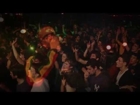 Video de la cançó ·Al meu món· de Pirat·s Sound Sistema inclosa al tercer treball del grup ·Em Bull la sang· - Propaganda Pel Fet 2013https://www.facebook.com/PiratsSoundSistema