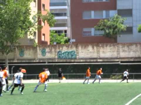 Camp de L·Energia (02/06/2013 12:00)Competició: Primera Catalana Grup 2 (Jornada 34)Col·legiats:Isaac Rodriguez Ventura. Ramón Brustenga Vila, Xavier Rausí MaciàComentari:Intranscendent partit i sense cap historia. L·acta li adjudica tres gols a Pipo tot i que al camp ha semblat que el segon, Illescas ja l·ha tocat dins de la porteria i serien quatre. Igualment les dades oficials diuen que el tercer gol ha estat en el 48, quan ha estat al voltant del minut 65. O que ha Peque i David Ruiz han vist les targes amb minuts de diferenciaTot i la golejada, el Sants no ha jugat un bon partit, i només serveix per finalment quedar quinzens, en la primera plaça de descens directe, a només un punt de la salvació que la ha marcat el Reddis amb 36 punts.L·any vinent començarem a segona catalana, segurament al grup tercer. http://uesants.blogspot.com.es/2013/06/ue-sants-cd-morell.html